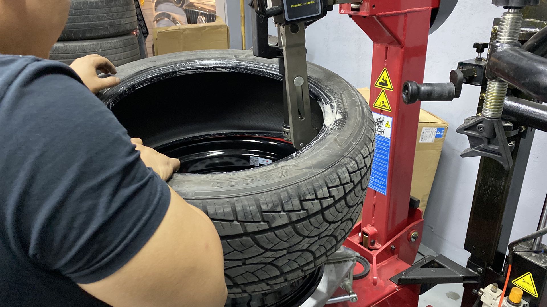 保时捷卡宴换轮毂教程,保时捷卡宴换轮毂要哪种轮胎