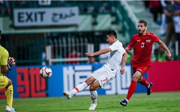 国足停球致敬武磊,武磊侧身凌空抽射破门国足2-0
