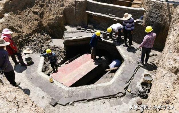 内蒙古千年古墓女尸惊现,内蒙古发现不明液体的女尸