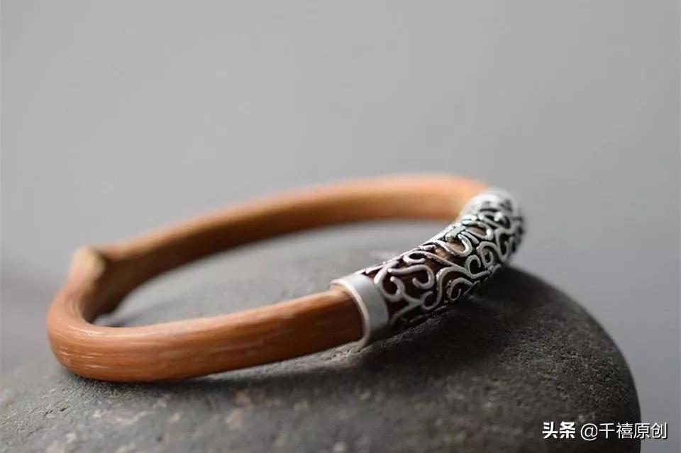 女人佩戴什么样的手镯最养人,女人一生最幸福的玉镯