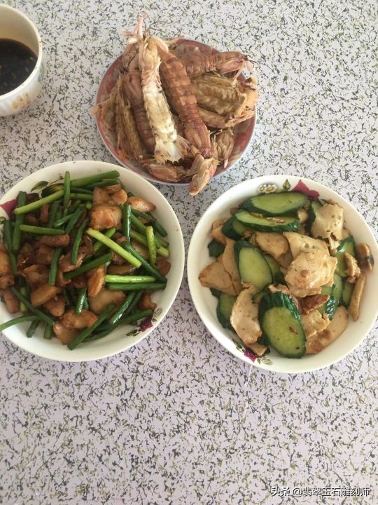 火车上认识的美女OL,我带她去中关村存放翡翠手镯,引发三角恋