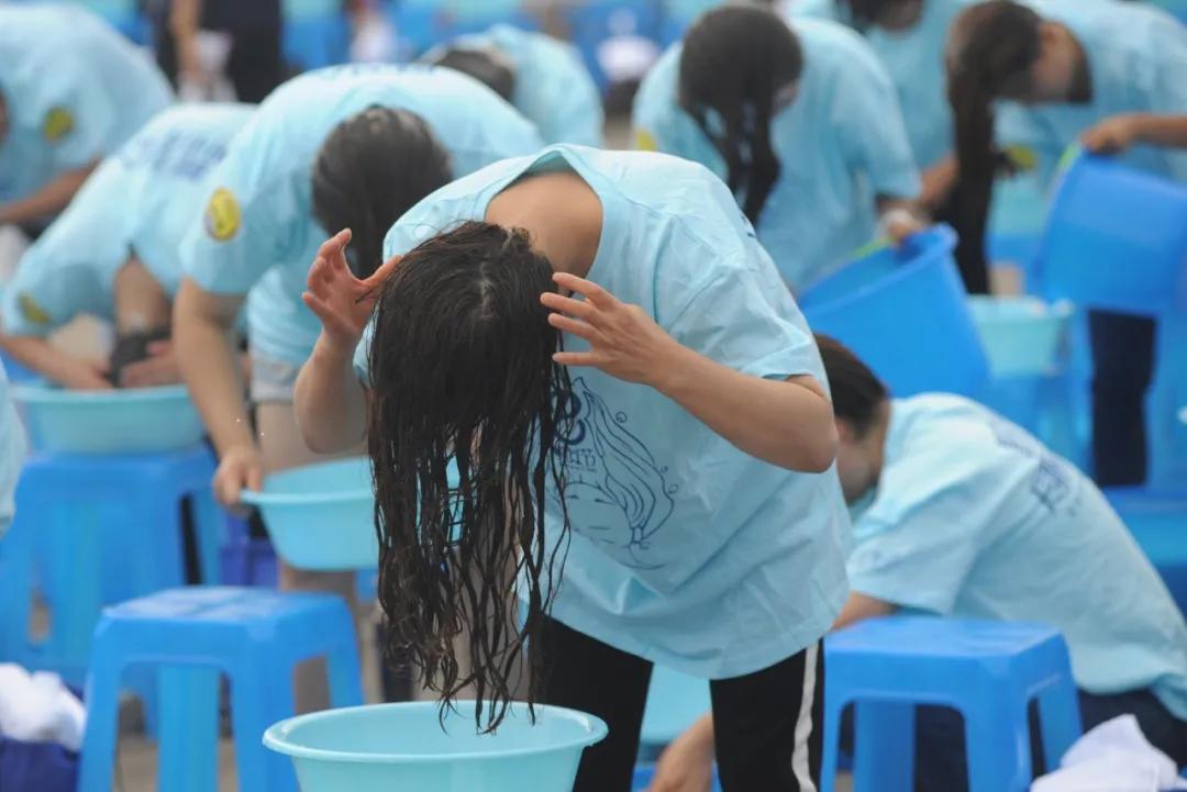 2000块钱的吹风机跟100的区别,2000元的吹风机