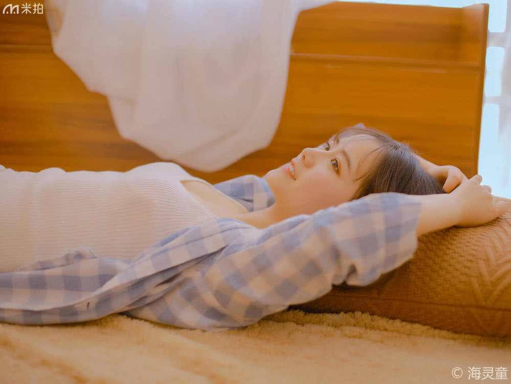 甜美少女拍摄写真,漂亮女生居家写真