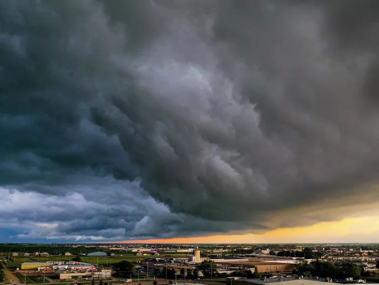 自然灾害台风卡通照片,洪涝台风地震自然灾害