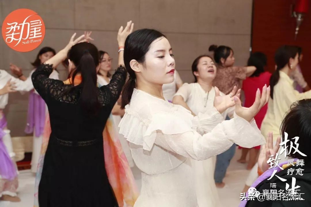 15岁出来闯荡社会的女生,女子15岁出来打拼