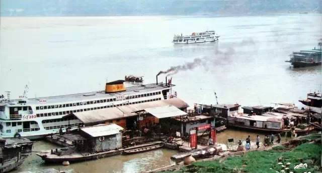 搭过这种船的梧州人,都已经老了!好好珍藏吧!你搭过吗?