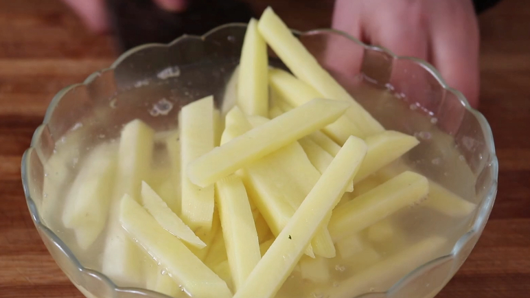 在家也能吃好吃的薯条,想吃薯条别去买了学会这种做法