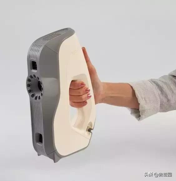 木雕是一门需要技术的艺术，值得尊重