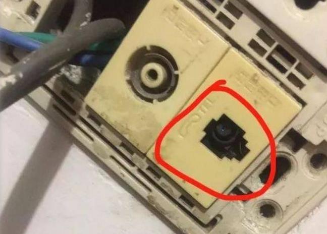 酒店针孔摄像头泛滥?教你发现隐秘的摄像头,避免被*拍偷**