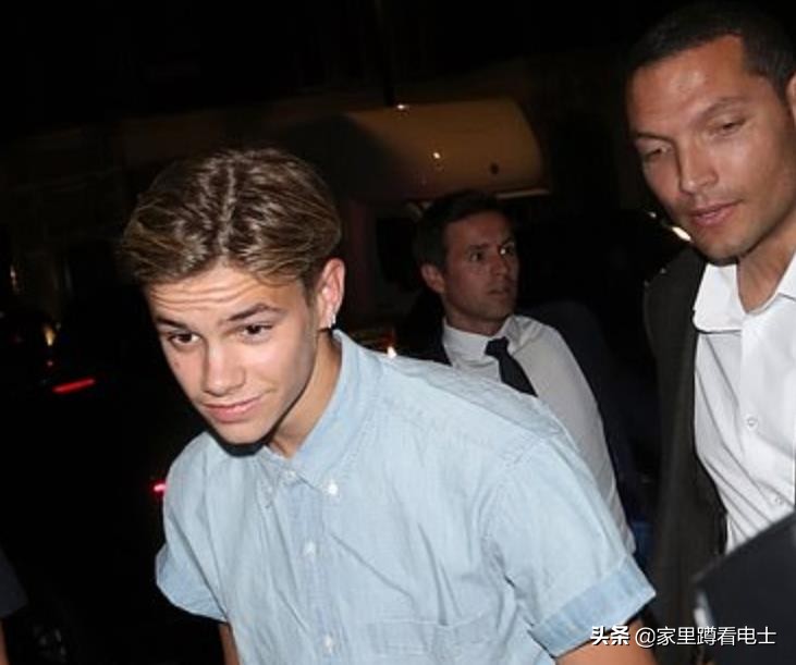 贝克汉姆17岁儿子照片,贝克汉姆抬头纹帅