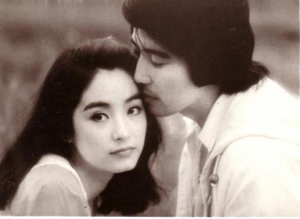 一代侠女插足秦汉婚姻，嫁豪门却独守空房，继女还深陷“*照门艳**”