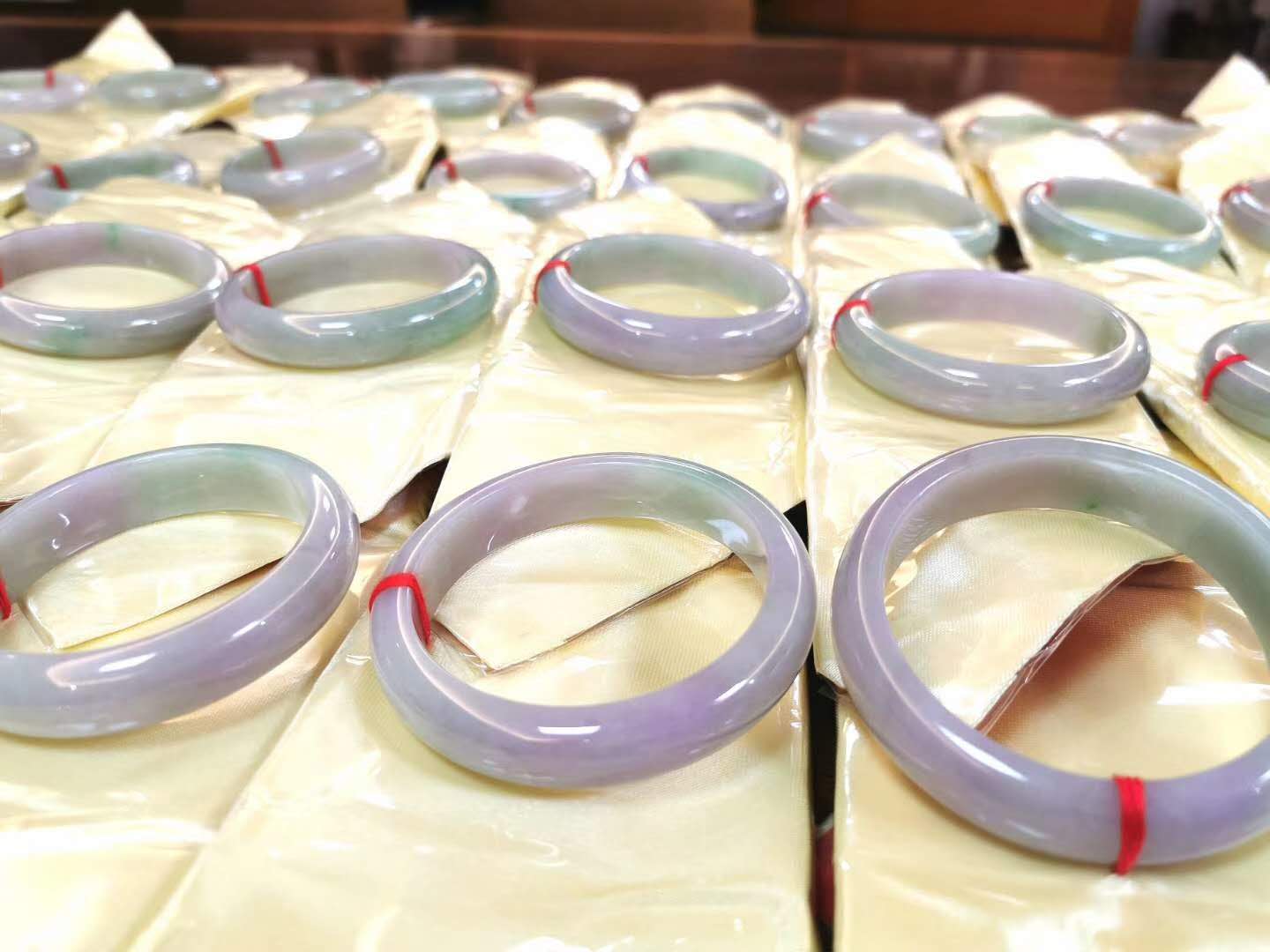 5000元糯种翡翠手镯,5000可以买到什么翡翠手镯