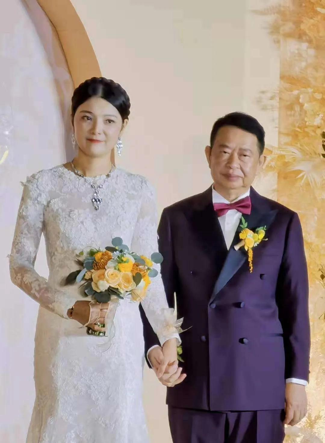 嫁给富豪的柜姐,嫁给富豪的柜员空姐