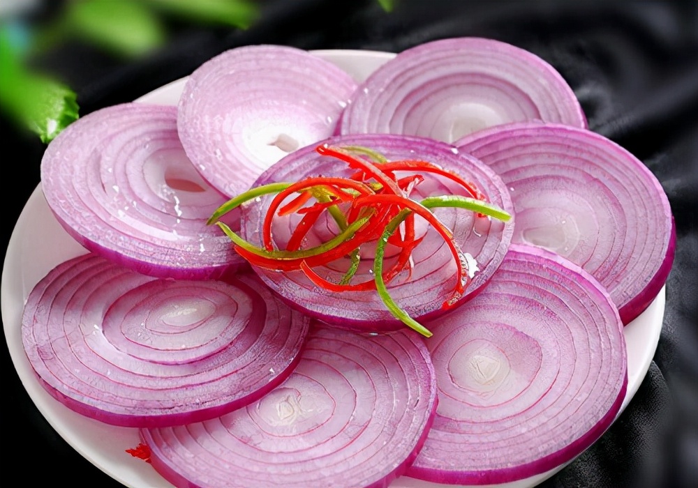 呕吐狗狗,狗狗呕吐不停吃草怎么回事