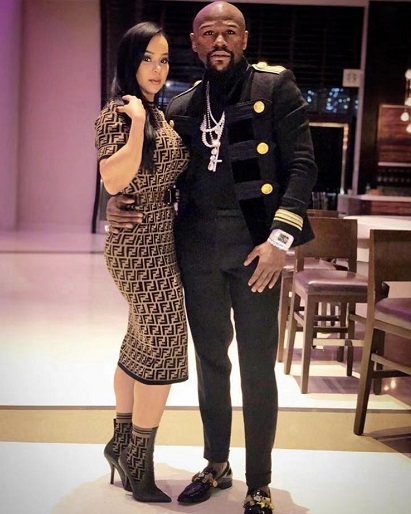 梅威瑟炫富日常,拳王梅威瑟又在疯狂炫富