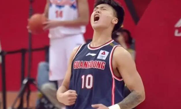 赵睿谈广东宏远续约,赵睿离场后徐杰撑起了整个广东队