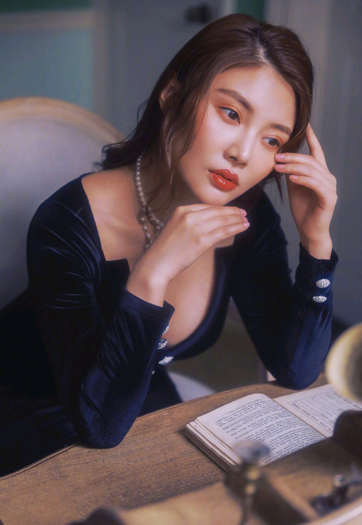 徐冬冬阔腿裤,徐冬冬黑色紧身衣搭配