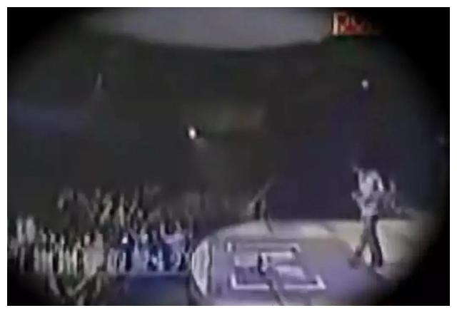 王菲谢霆锋合体想谈什么样的恋爱,王菲谢霆锋一反常态高调秀恩爱