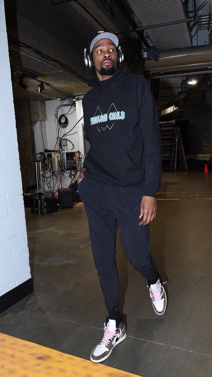 比打球更有范儿nba球员通道穿搭,专门分析nba球员穿搭