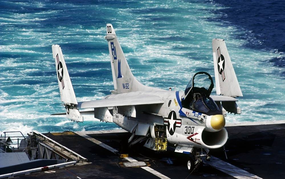 f-7舰载机,f-8舰载战斗机