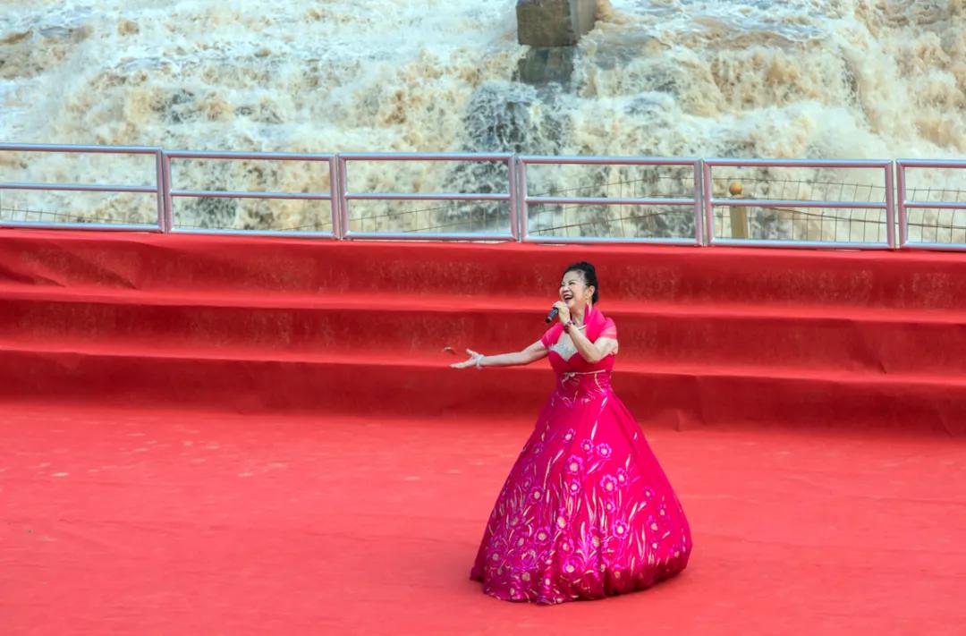 保卫黄河壶口现场版,保卫黄河合唱视频壶口