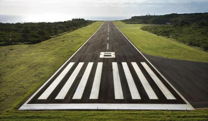 飞机降落前驾驶是如何对准跑道的,飞机降落如何通过雷达对准跑道