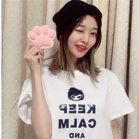 杨幂街拍香奈儿金色包包,杨幂街拍女王