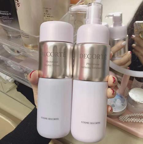 干性皮肤用黛珂乳液好还是科颜氏,干皮科颜氏水乳和黛珂哪个好用