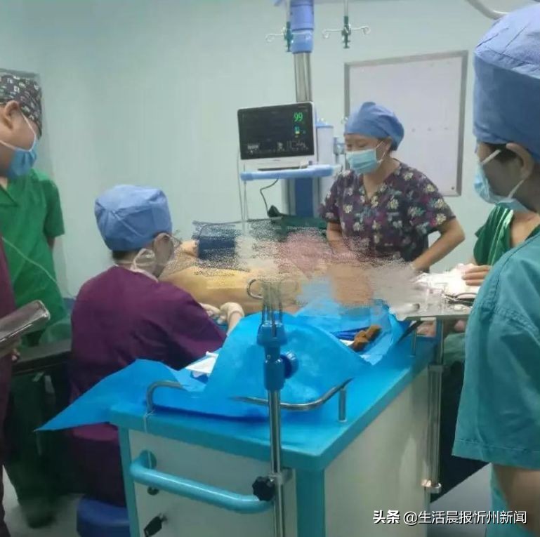 75岁老人腹部里面有囊肿,老人肚子里长囊肿怎么办