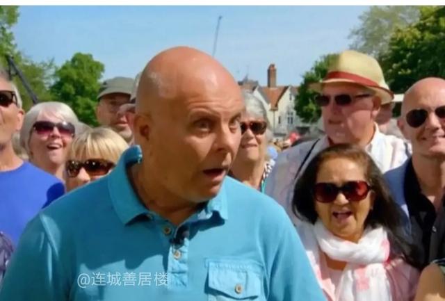 英国一位年轻人年轻时买了一个手表，现在28万卖掉