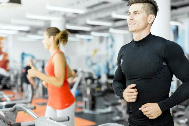 跑步机快速运动训练法,如何正确的使用跑步机锻炼