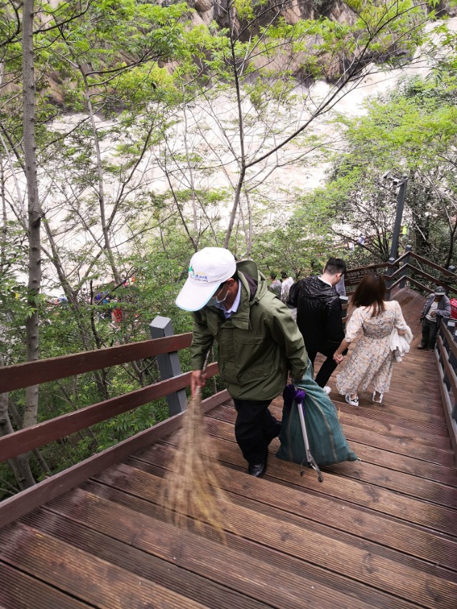 （二）虎跳峡：激越铿锵的震撼大片