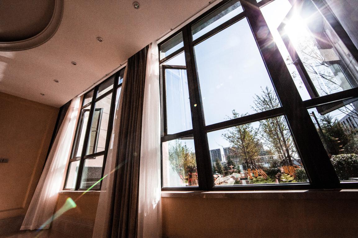 窗户隔热防晒,防风防雨隔热窗