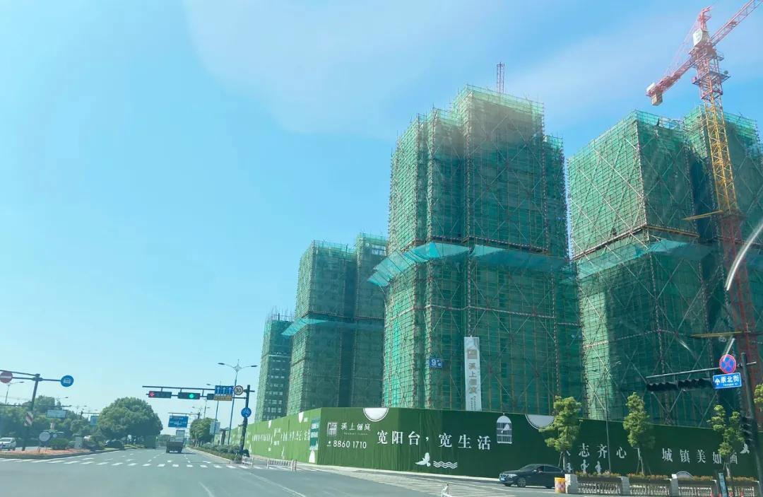 一所在建大学带热一个板块？探访摇号红火的“云城北