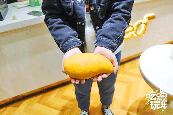 台湾第三代冷萃奶茶“麦地初茶”终于来邯郸了,时髦Girl人手一杯