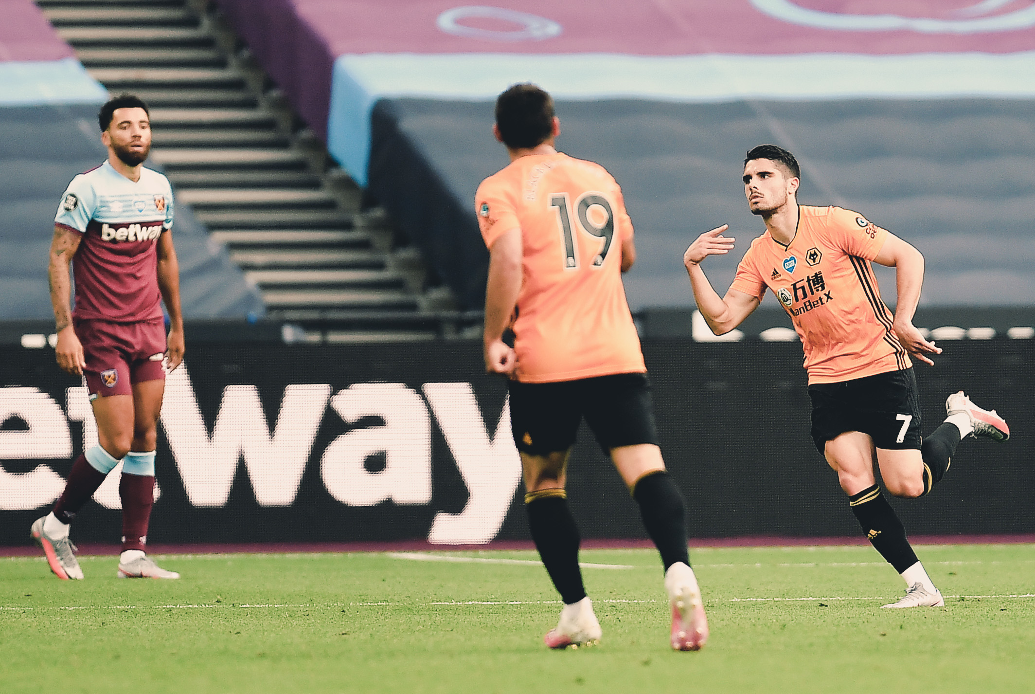 凌晨3点的英超,穆帅带领曼联的最后一战