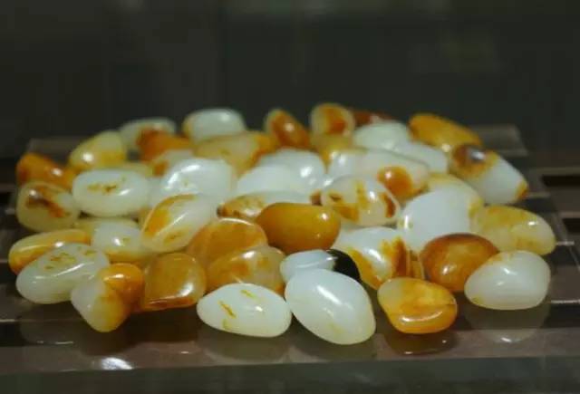 顶级和田羊脂白玉多少钱一克,精品和田玉籽料原石价值八十万