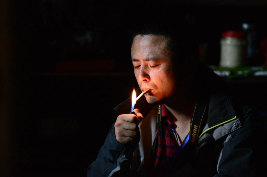 媳妇怀孕生娃公公婆婆不闻不问,媳妇怀孕期间丈夫吸烟怎么办