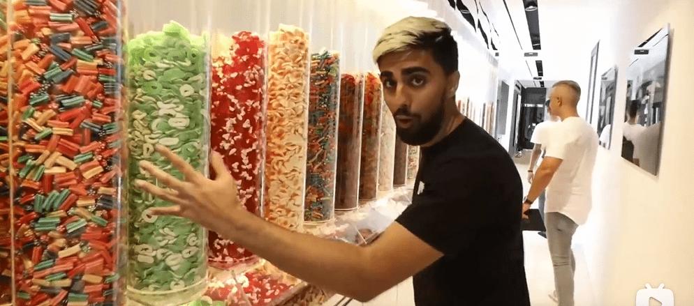 迪拜小哥豪宅,迪拜土豪哥卖劳斯莱斯