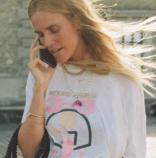 夏日如何把牛仔裤穿出时髦感,81套简约清爽的夏日穿搭时髦满分