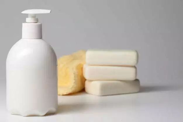 沐浴露洗完身体滑滑的,用沐浴露洗完澡身上特别干