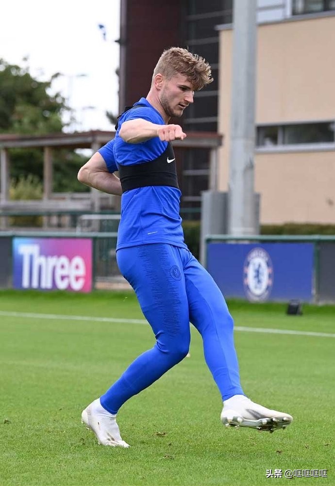 快过光速！阿迪达斯XGhosted+超顶级足球鞋入手