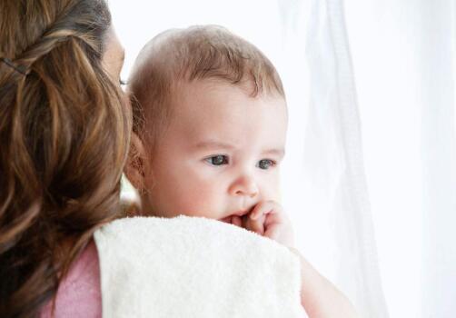 新生婴儿湿疹怎么护理和治疗,新生儿湿疹原因和预防护理方法