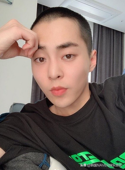 xiumin退出blackpink了吗,xiumin入伍前演唱会伯贤哽咽