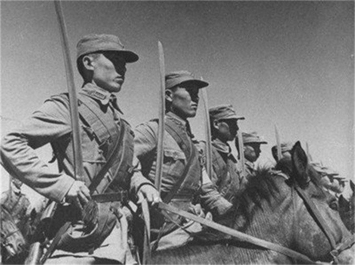 我军最年轻的军级干部，19岁跟*世友许**平级，20岁成为许的上司