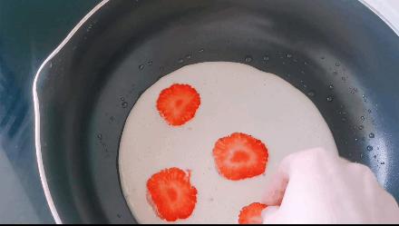 七月龄的宝宝草莓怎么吃,给宝宝吃草莓的正确方法