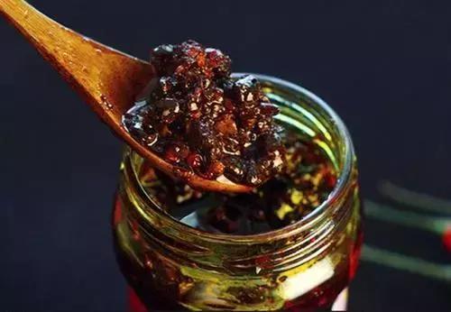 老干妈拍广告引热议，昔日“神酱”如此求变是正确的吗？