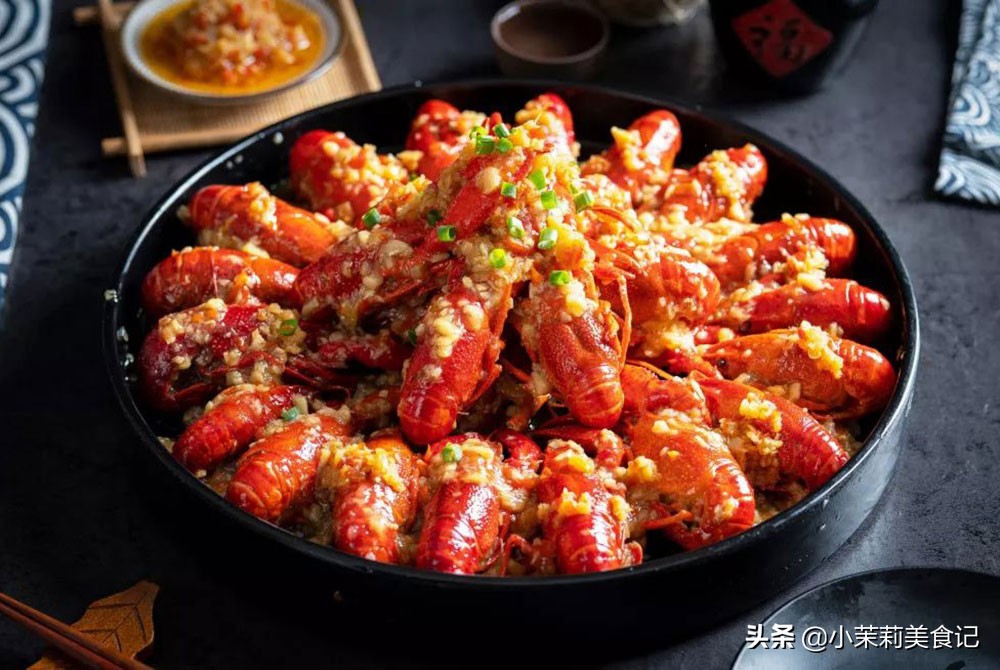 小龙虾怎么区别母虾和公虾,买小龙虾买公的好还是母的好