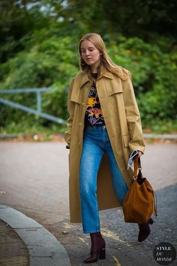 搭靴子穿的裙子秋冬款,裙子靴子秋冬搭配图