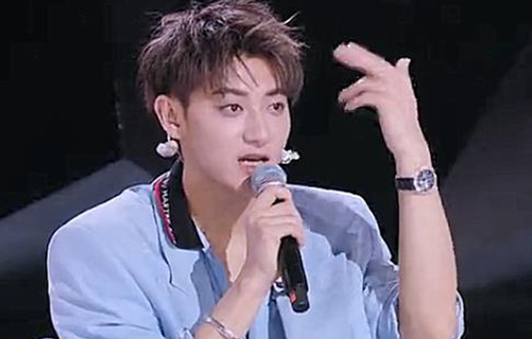 鹿晗捐赠智慧小学足球场,鹿晗捐赠足球场在哪里